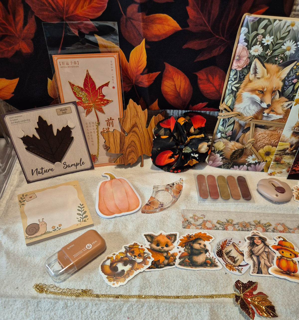 Herfstnotitieboek met bookish accessoires